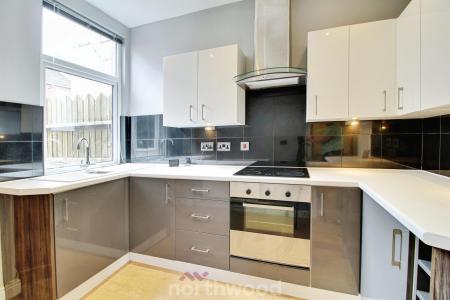 2 bedroom Terraced House to let in Victoria Road, Norton, Doncaster, DN6
