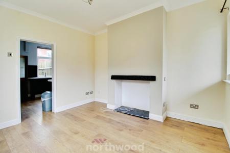 2 bedroom Terraced House to let in Victoria Road, Norton, Doncaster, DN6