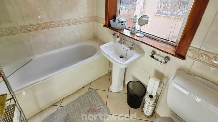 3 bedroom Semi-detached house to let in Westmorland Street, Balby, Doncaster, DN4