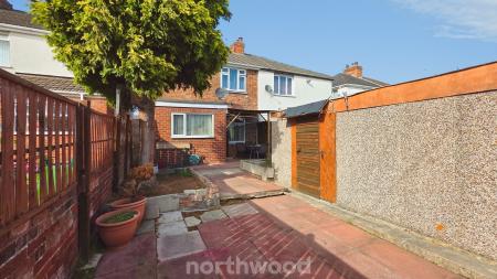 3 bedroom Semi-detached house to let in Westmorland Street, Balby, Doncaster, DN4