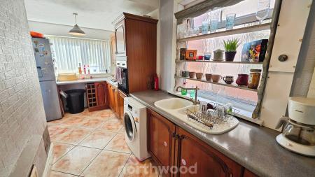 3 bedroom Semi-detached house to let in Westmorland Street, Balby, Doncaster, DN4