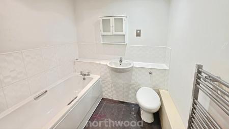 2 bedroom Flat to let in Low Road, Balby, Doncaster, DN4