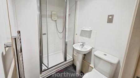 2 bedroom Flat to let in Low Road, Balby, Doncaster, DN4