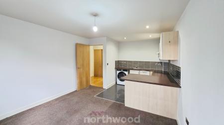 2 bedroom Flat to let in Low Road, Balby, Doncaster, DN4