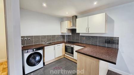 2 bedroom Flat to let in Low Road, Balby, Doncaster, DN4