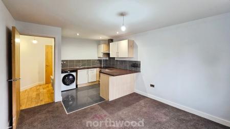 2 bedroom Flat to let in Low Road, Balby, Doncaster, DN4