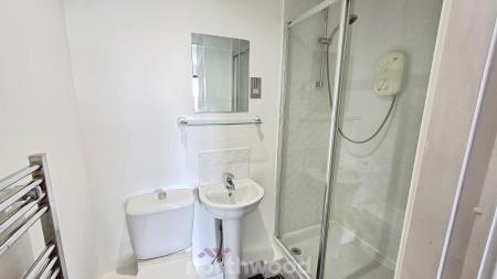 2 bedroom Flat to let in Low Road, Balby, Doncaster, DN4