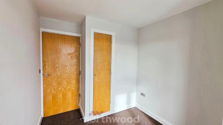 2 bedroom Flat to let in Low Road, Balby, Doncaster, DN4