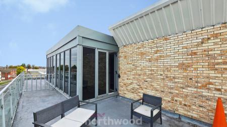2 bedroom Flat to let in Low Road, Balby, Doncaster, DN4