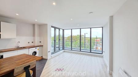 2 bedroom Flat to let in Low Road, Balby, Doncaster, DN4