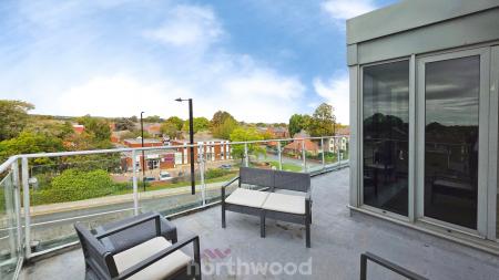 2 bedroom Flat to let in Low Road, Balby, Doncaster, DN4