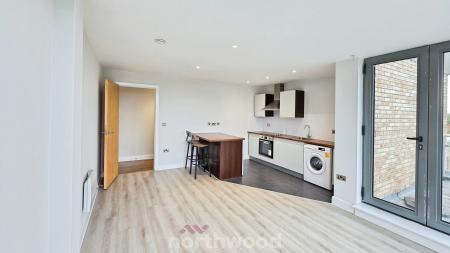 2 bedroom Flat to let in Low Road, Balby, Doncaster, DN4