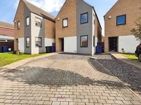 3 bedroom Detached house to let in Golden Fleece Court, Beckett Road, Doncaster, DN2