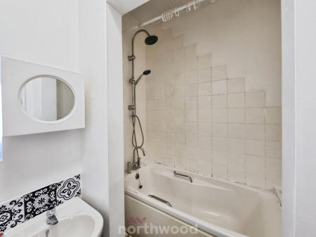 3 bedroom Terraced House for sale in Alexandra Road, Balby, Doncaster, DN4