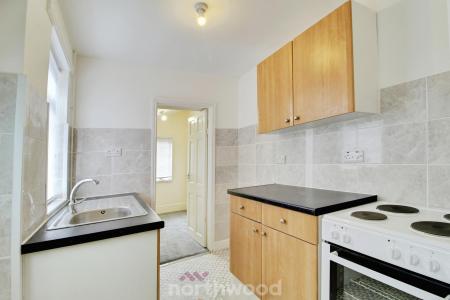 2 bedroom Terraced House to let in Somerset Road, Hyde Park, Doncaster, DN1