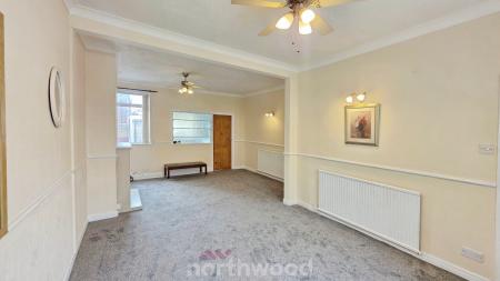 3 bedroom Terraced House to let in Kings Road, Askern, Doncaster, DN6