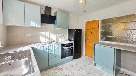 3 bedroom Terraced House to let in Kings Road, Askern, Doncaster, DN6