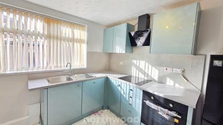 3 bedroom Terraced House to let in Kings Road, Askern, Doncaster, DN6