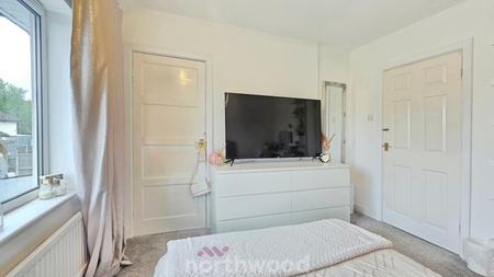 3 bedroom Semi-detached house for sale in Barnby Dun Road, Clay Lane, Doncaster, DN2