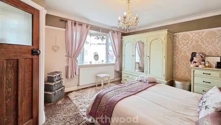 4 bedroom Semi-detached house for sale in Sandbeck Road, Bennetthorpe, Doncaster, DN4