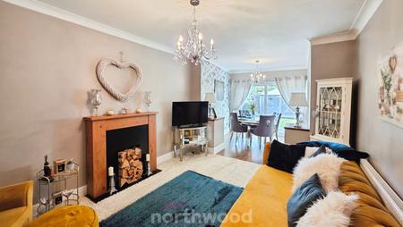 4 bedroom Semi-detached house for sale in Sandbeck Road, Bennetthorpe, Doncaster, DN4
