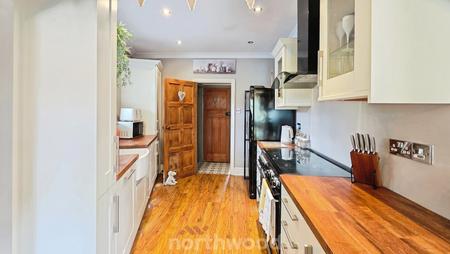 4 bedroom Semi-detached house for sale in Sandbeck Road, Bennetthorpe, Doncaster, DN4