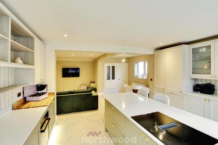 3 bedroom Semi-detached house for sale in The Grove, Wheatley Hills, Doncaster, DN2