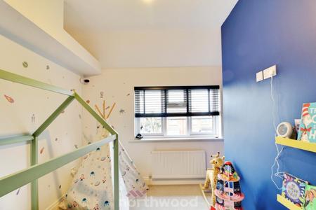3 bedroom Semi-detached house for sale in The Grove, Wheatley Hills, Doncaster, DN2