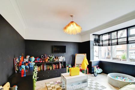 3 bedroom Semi-detached house for sale in The Grove, Wheatley Hills, Doncaster, DN2