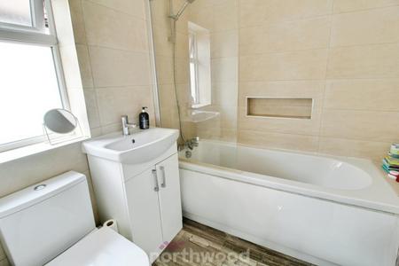 3 bedroom Semi-detached house for sale in The Grove, Wheatley Hills, Doncaster, DN2