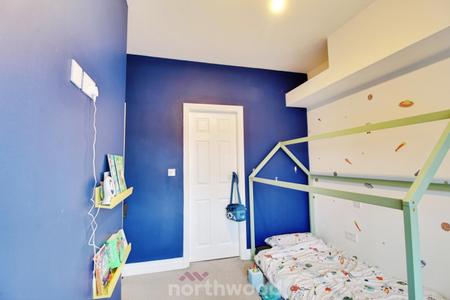 3 bedroom Semi-detached house for sale in The Grove, Wheatley Hills, Doncaster, DN2