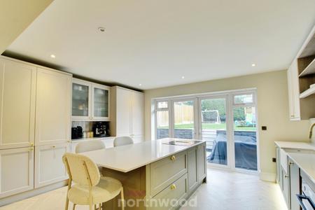 3 bedroom Semi-detached house for sale in The Grove, Wheatley Hills, Doncaster, DN2
