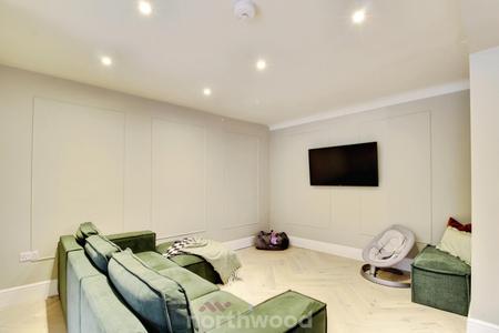 3 bedroom Semi-detached house for sale in The Grove, Wheatley Hills, Doncaster, DN2