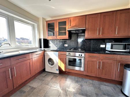 2 bedroom Flat for sale in Dykehead Place, Dundee, DD4