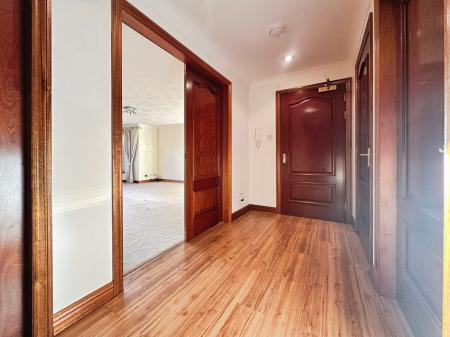 2 bedroom Flat to let in Bader Square, Broughty Ferry, Dundee, DD5