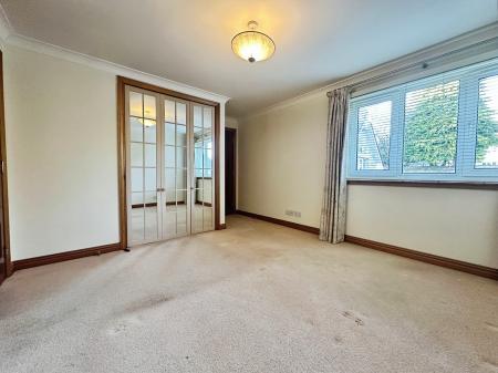 2 bedroom Flat to let in Bader Square, Broughty Ferry, Dundee, DD5