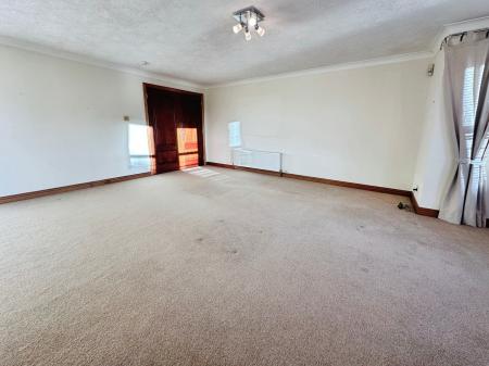 2 bedroom Flat to let in Bader Square, Broughty Ferry, Dundee, DD5