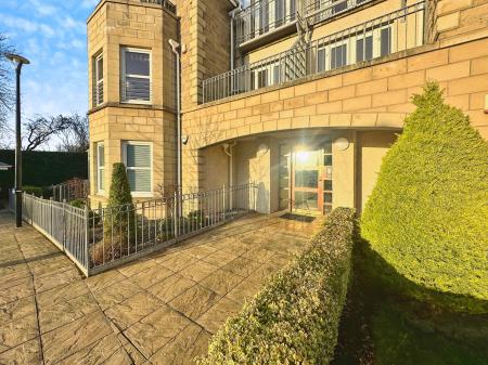 2 bedroom Flat to let in Bader Square, Broughty Ferry, Dundee, DD5