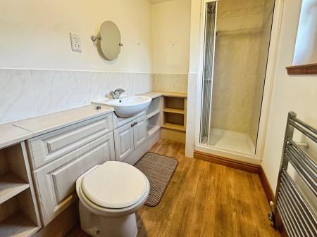 2 bedroom Flat to let in Bader Square, Broughty Ferry, Dundee, DD5