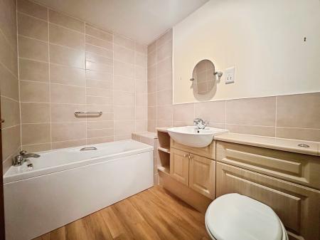 2 bedroom Flat to let in Bader Square, Broughty Ferry, Dundee, DD5