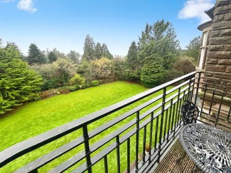 3 bedroom Flat to let in Perth Road, Dundee, DD2