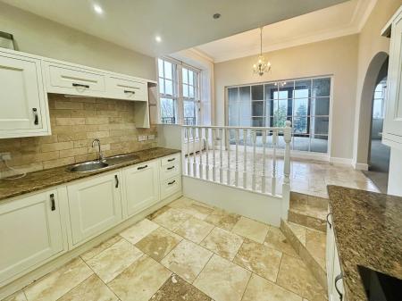 3 bedroom Flat to let in Perth Road, Dundee, DD2