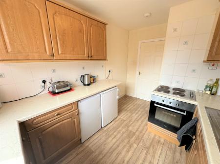 2 bedroom Flat to let in Charleston Drive, Dundee, DD2
