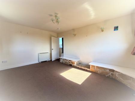 2 bedroom Flat to let in Charleston Drive, Dundee, DD2