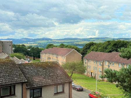 2 bedroom Flat to let in Charleston Drive, Dundee, DD2