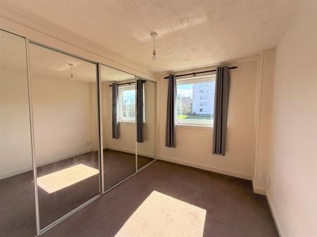 2 bedroom Flat to let in Charleston Drive, Dundee, DD2