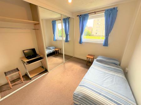 2 bedroom Flat to let in Charleston Drive, Dundee, DD2