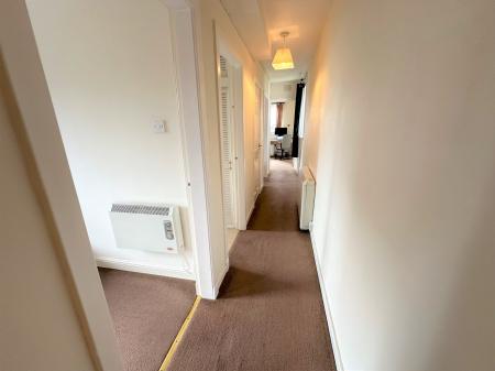 2 bedroom Flat to let in Charleston Drive, Dundee, DD2