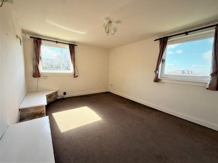 2 bedroom Flat to let in Charleston Drive, Dundee, DD2
