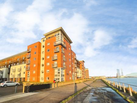 2 bedroom Flat to let in Marine Parade, Dundee, DD1